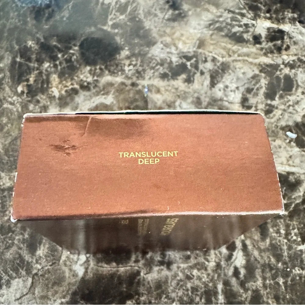 Hourglass Veil Translucent Setting Powder – Translucent Deep (New in Box) - Picture 4 of 8